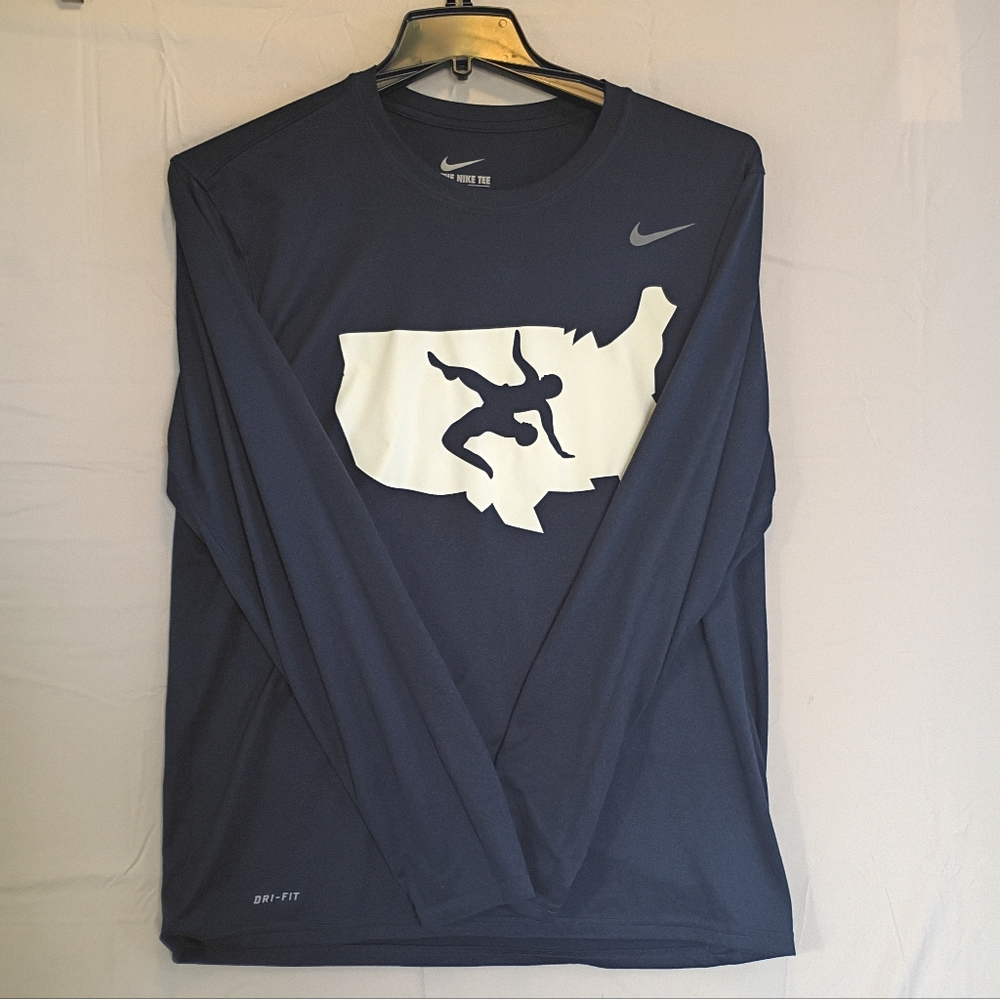 Men Nike Long Sleeve Dri-FIT Performance Shirt in Navy with White Graphic Size L